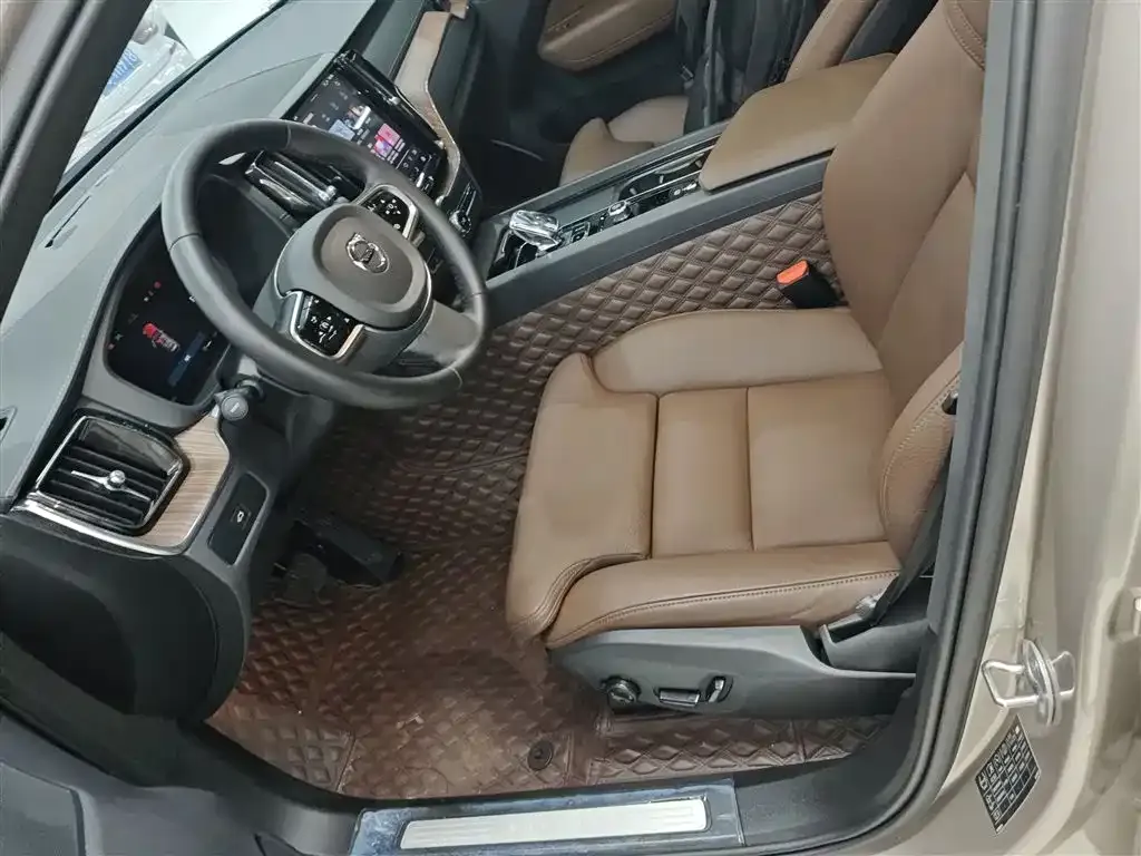 Volvo XC60 2024 из CN, фото 9