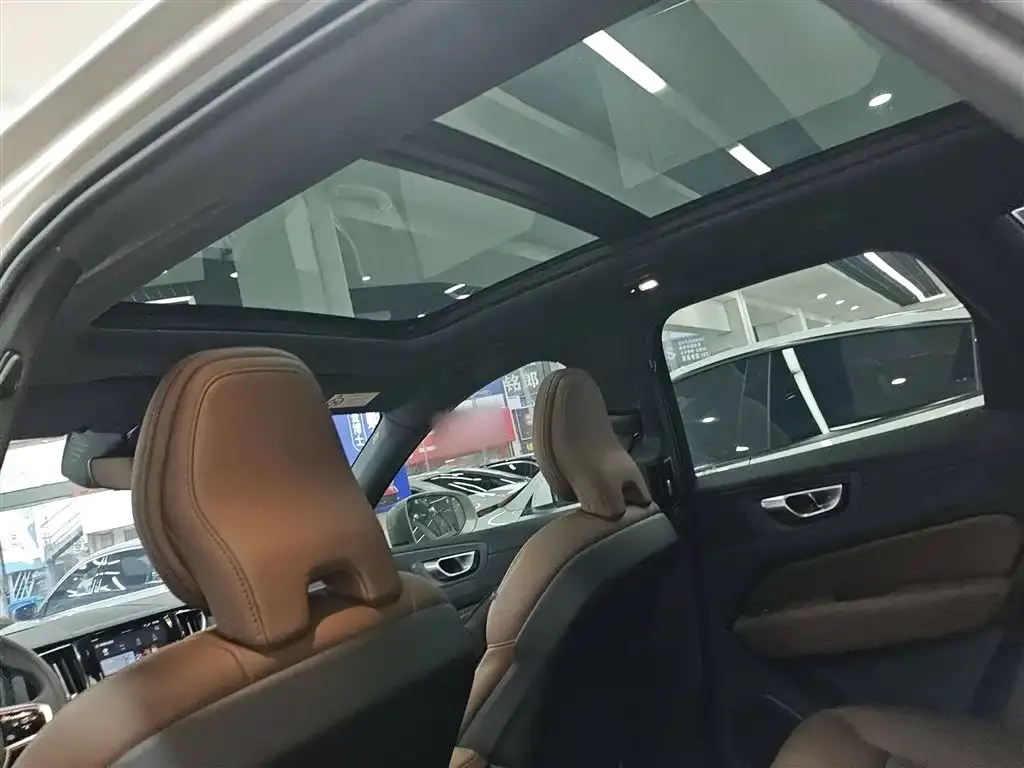 Volvo XC60 2024 из CN, фото 8