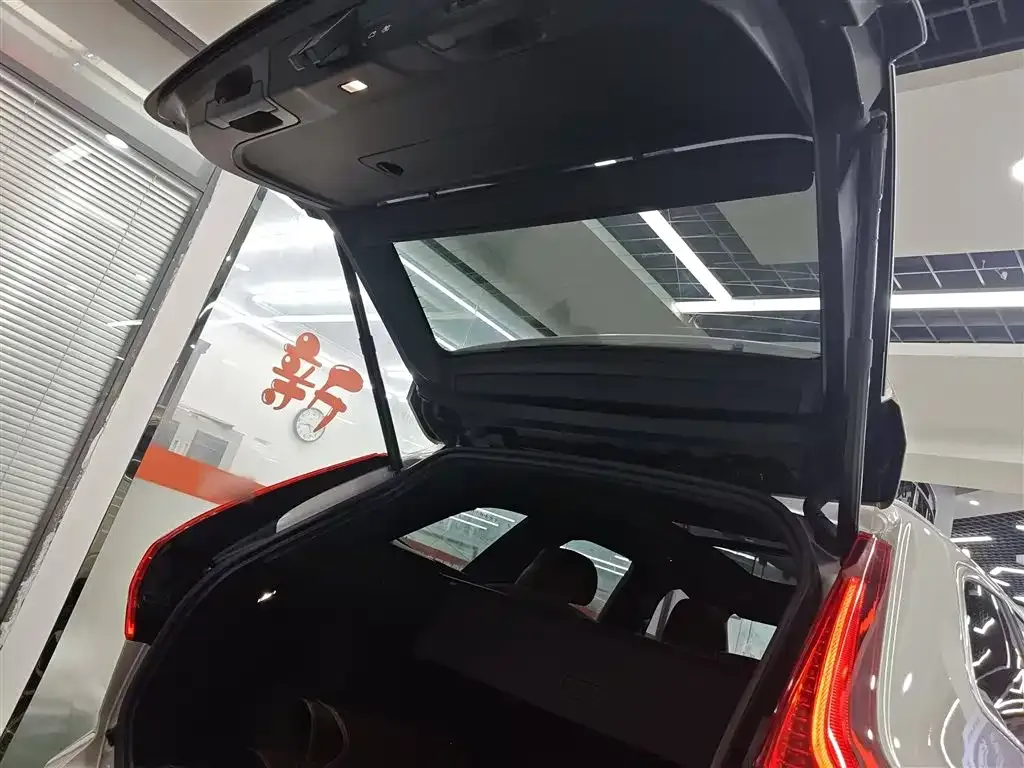 Volvo XC60 2024 из CN, фото 7