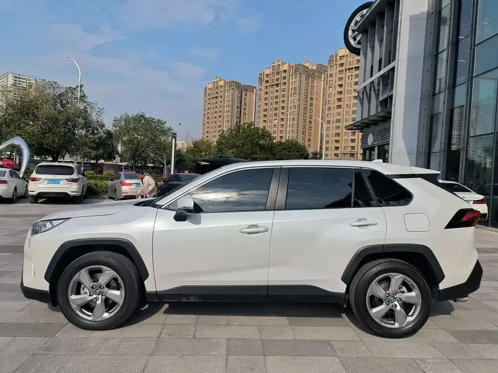 Toyota RAV4 2022 из CN, фото 3
