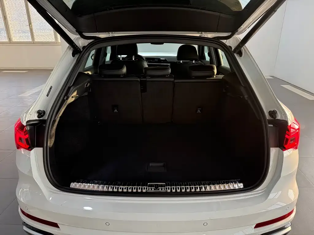 Audi Q3 2024 из CN, фото 9