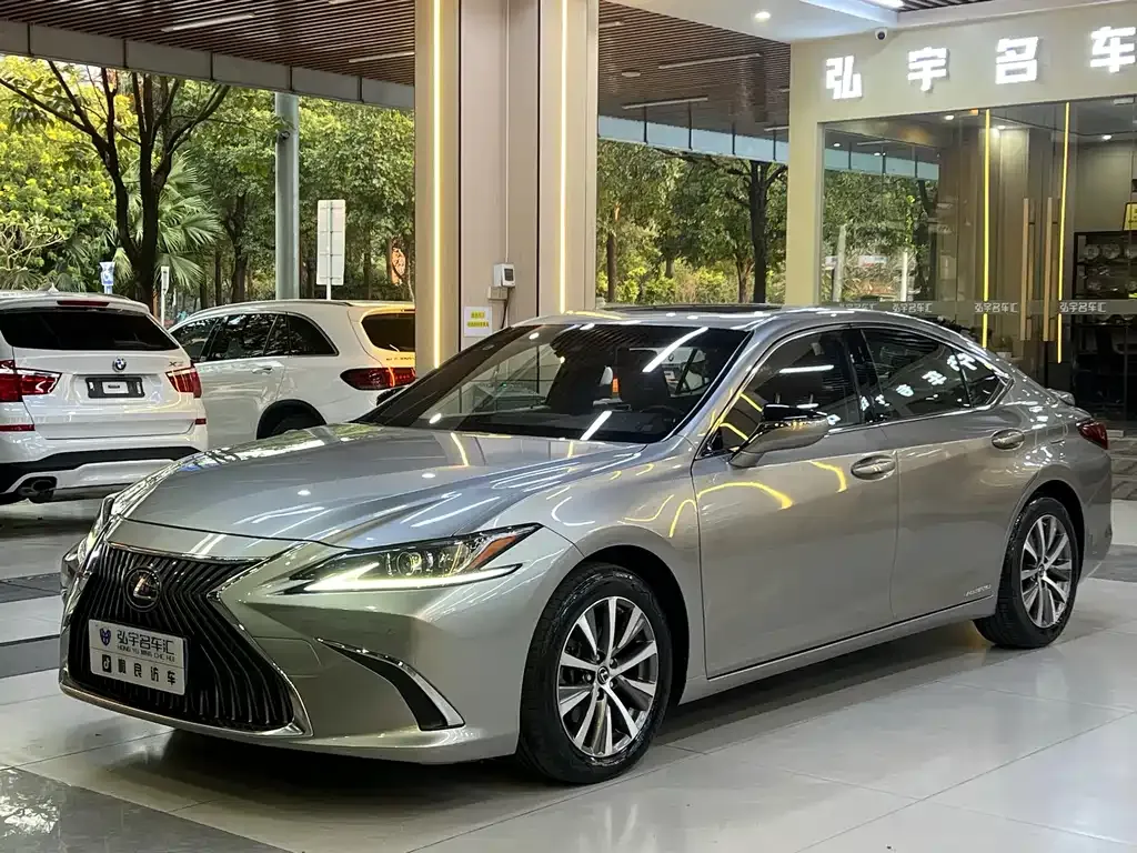 Lexus ES — фото 1