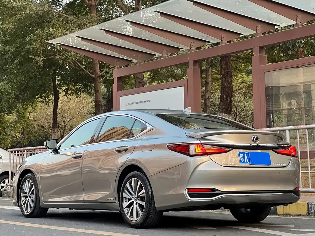 Lexus ES — фото 7