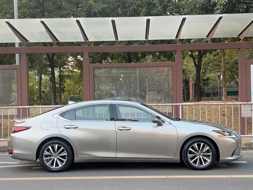 Lexus ES — фото 4