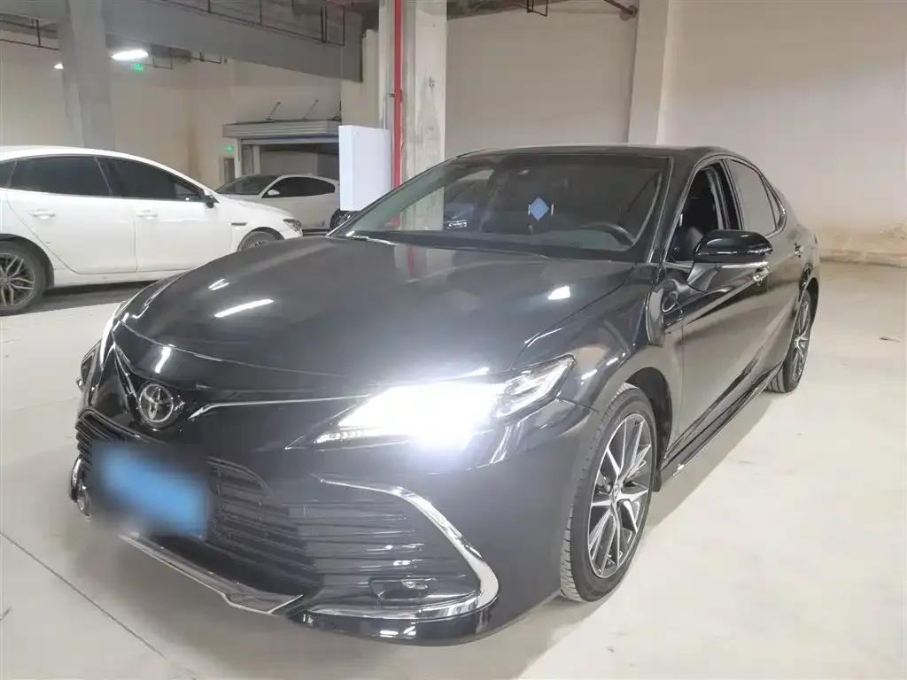 Toyota Camry — фото 3