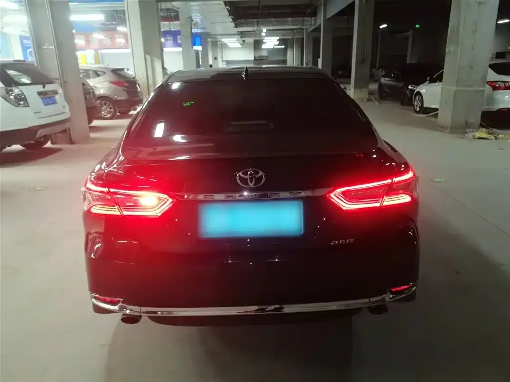 Toyota Camry — фото 7