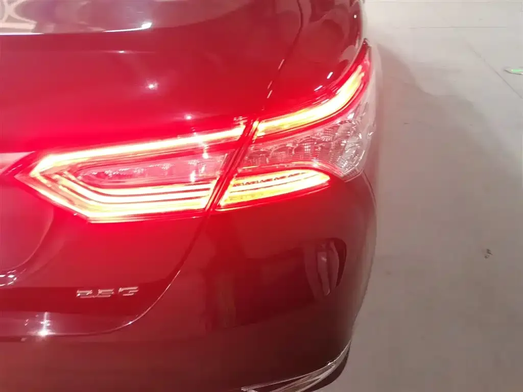 Toyota Camry — фото 4