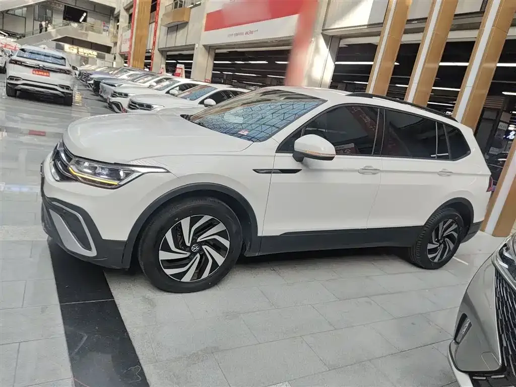 Volkswagen Tiguan L 2022 из CN, фото 10