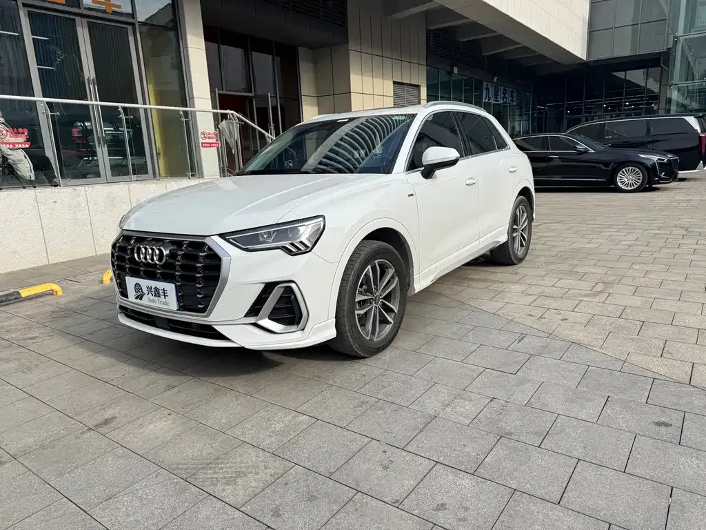 Audi Q3 2023 из CN, фото 1