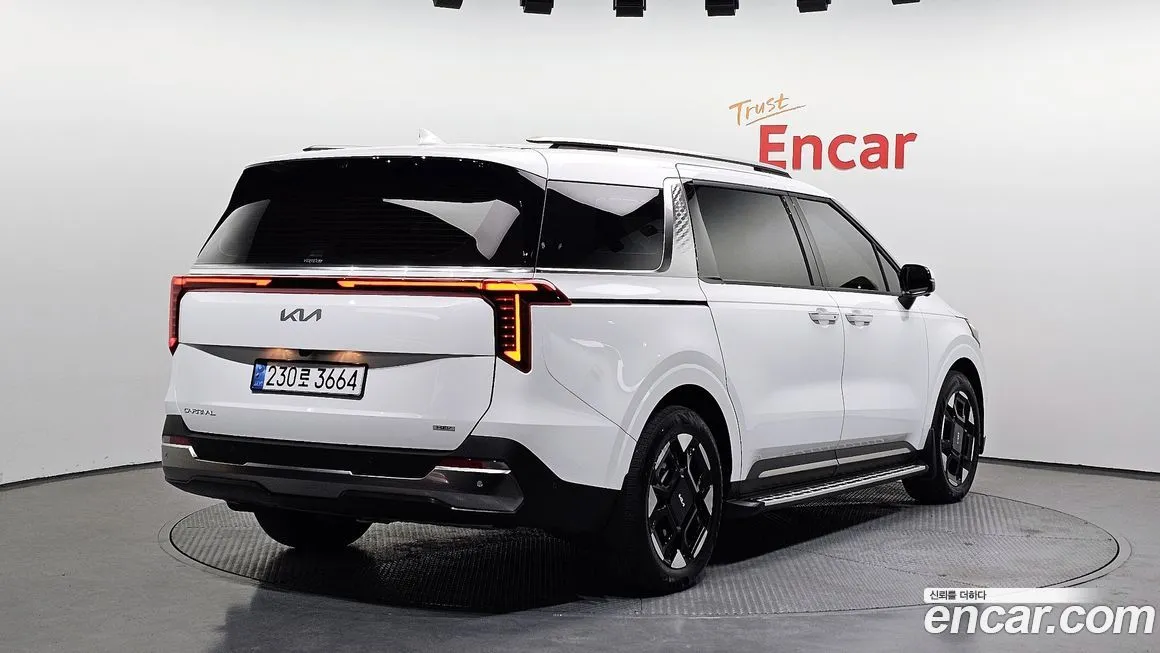 Kia Carnival — фото 10