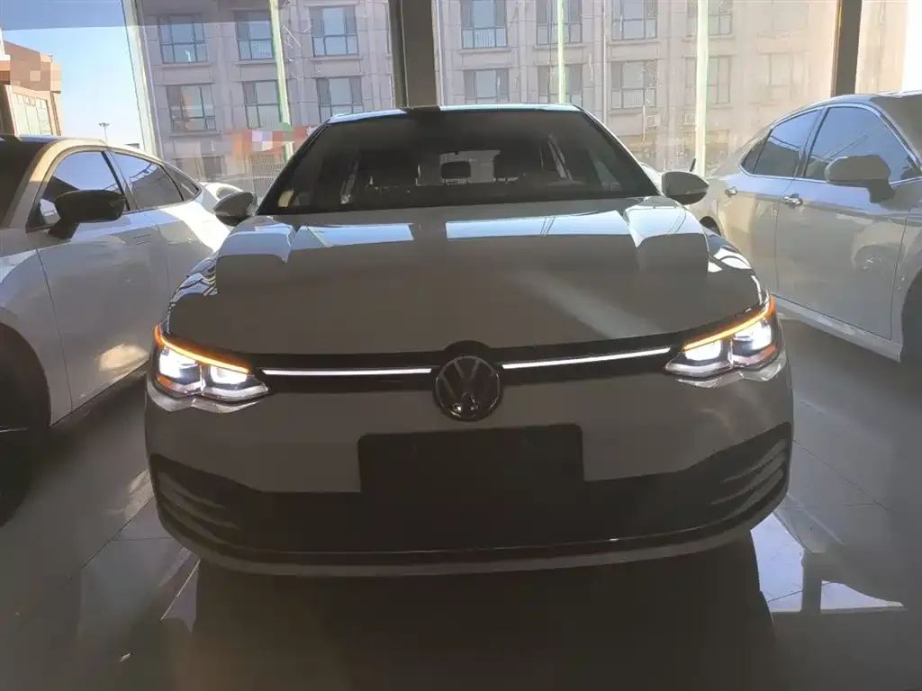 Volkswagen Golf 2023 из CN, фото 3