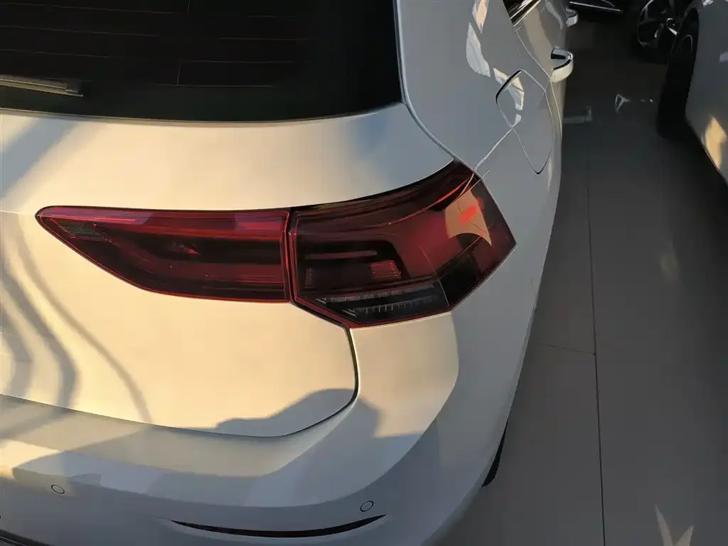 Volkswagen Golf 2023 из CN, фото 8