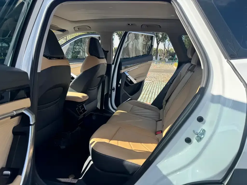 Geely Boyue L 2023 из CN, фото 8