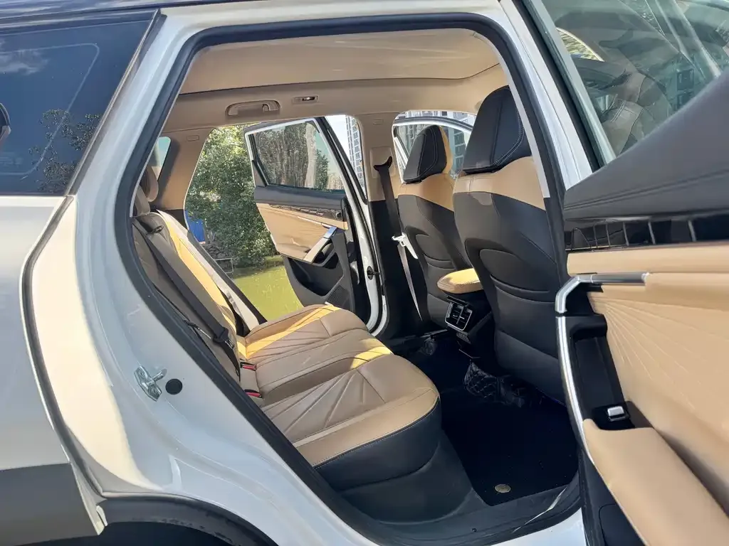 Geely Boyue L 2023 из CN, фото 3