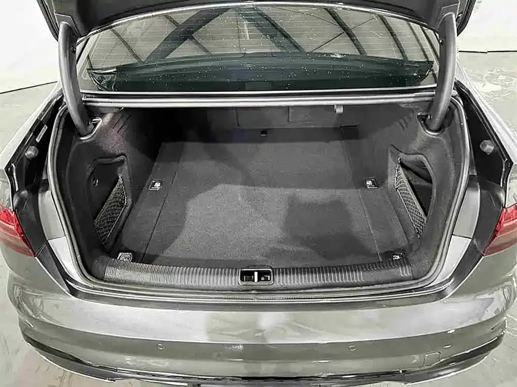 Audi A4L 2023 из CN, фото 9