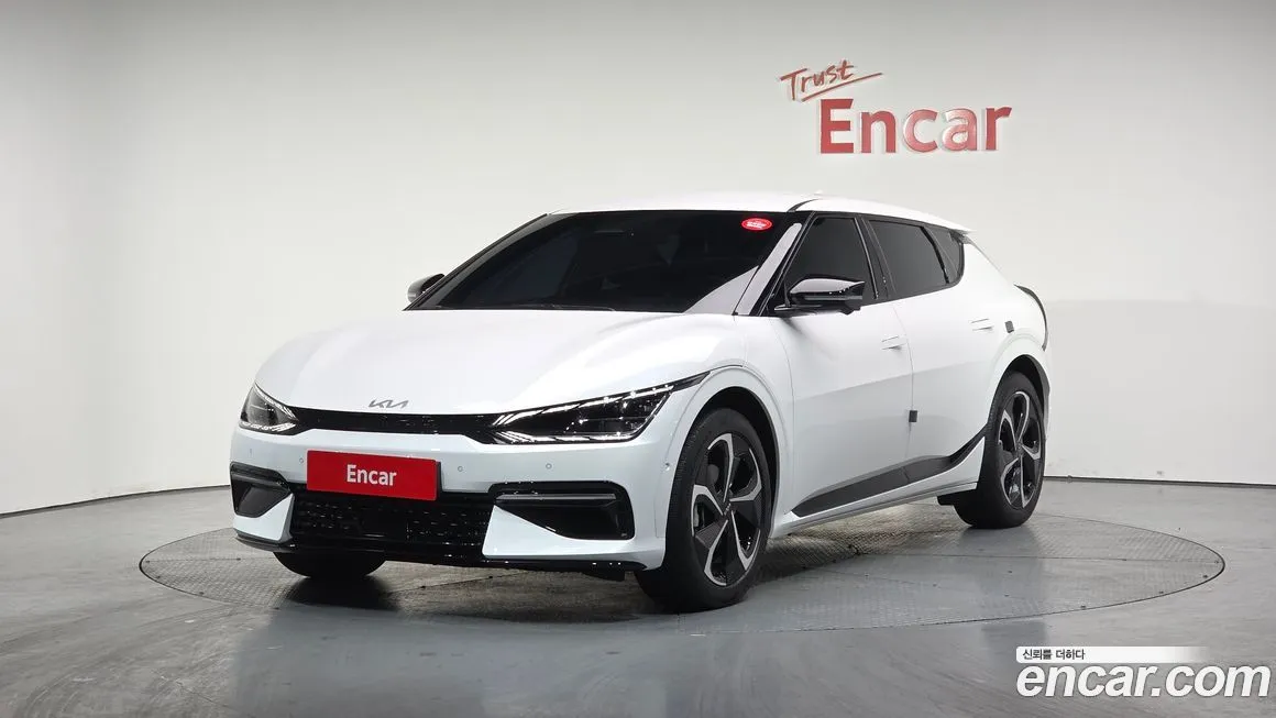 Kia EV6 — фото 1