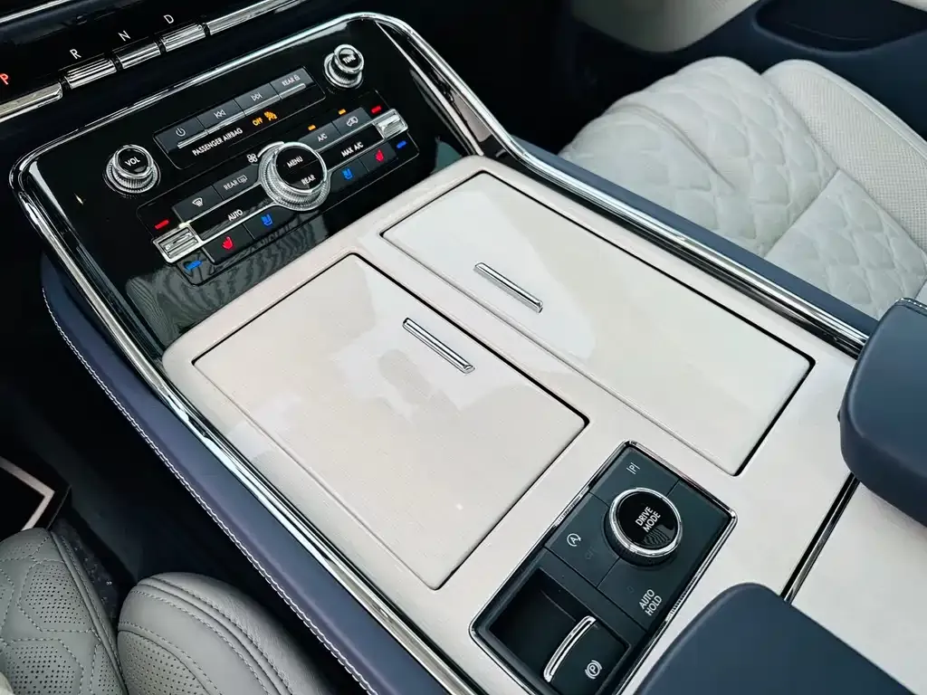 Lincoln Navigator One 2023 из CN, фото 3