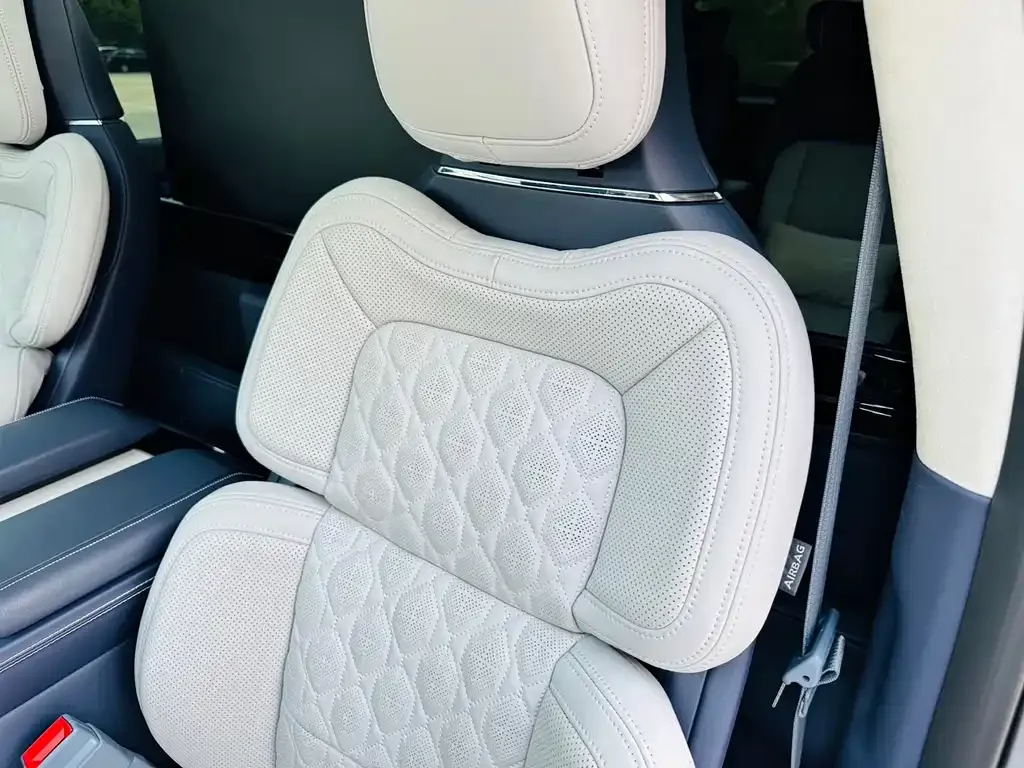 Lincoln Navigator One 2023 из CN, фото 4