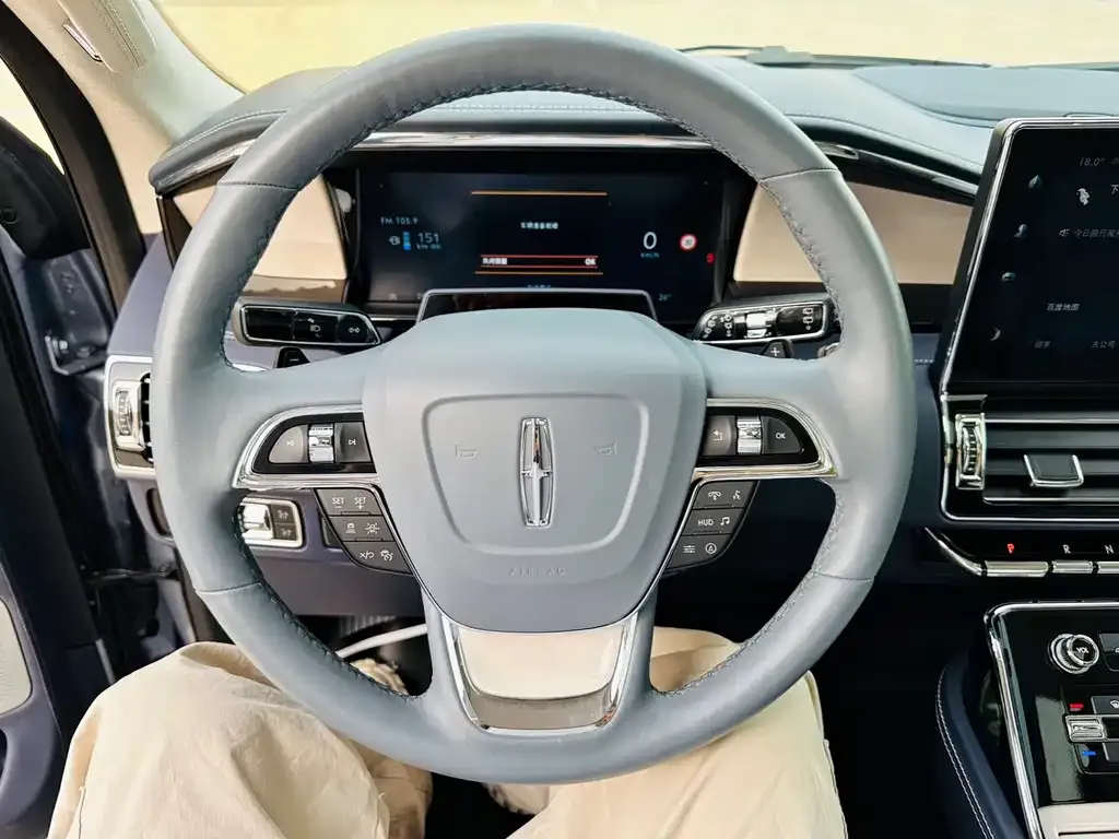 Lincoln Navigator One 2023 из CN, фото 2