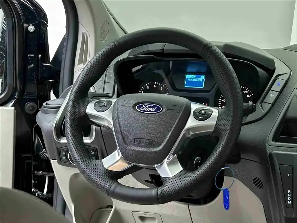 Ford Tourneo — фото 10