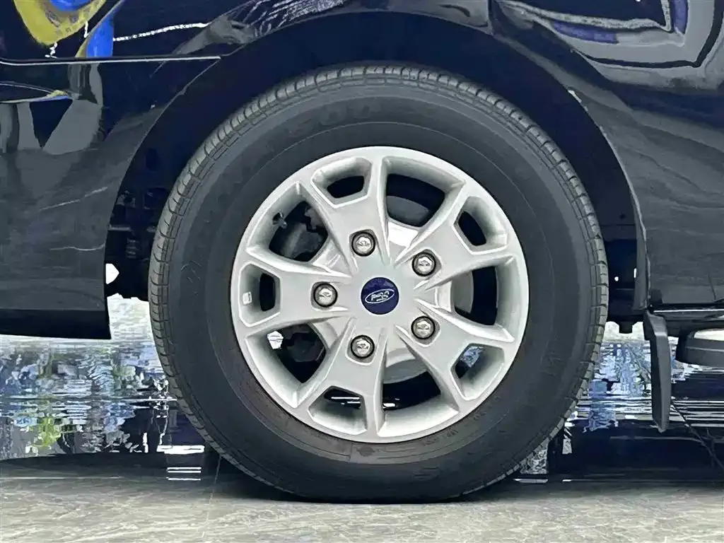 Ford Tourneo — фото 4