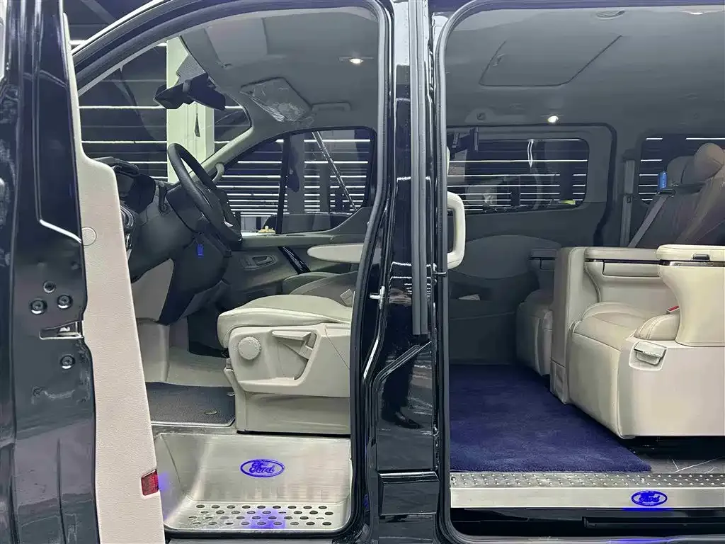 Ford Tourneo — фото 6