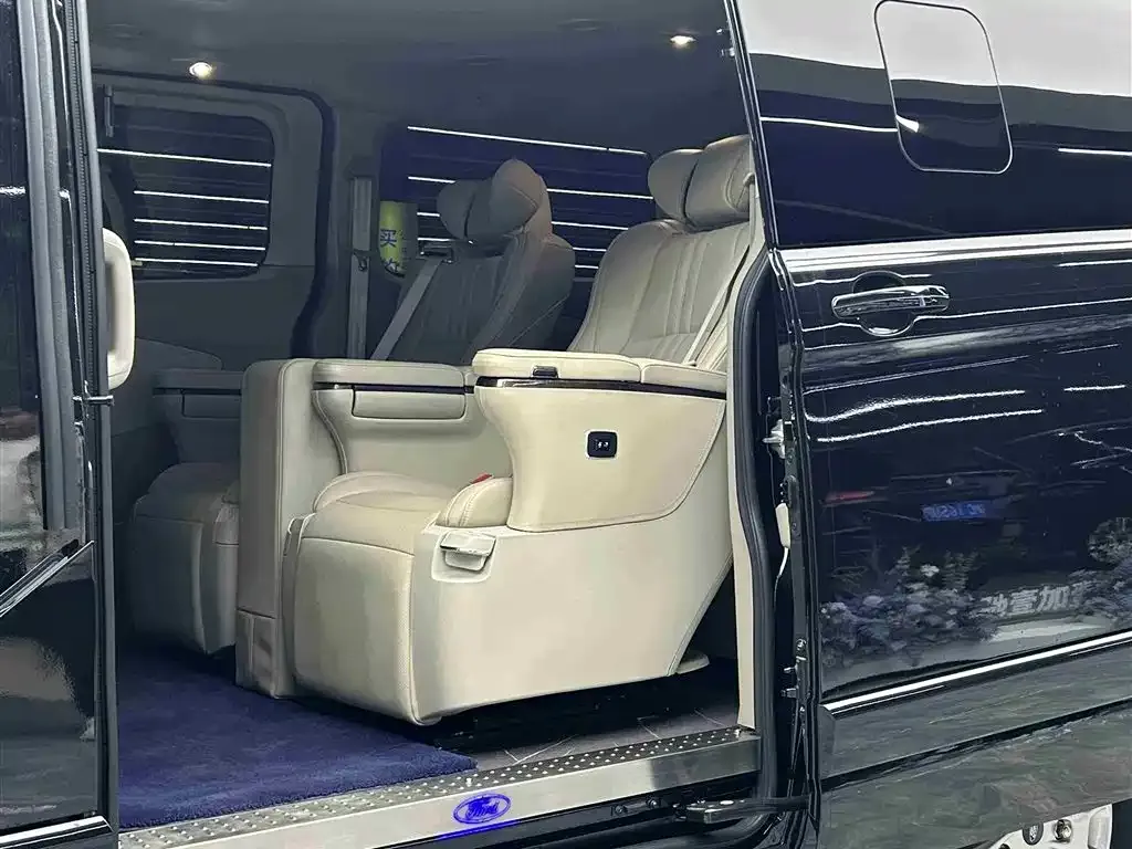 Ford Tourneo — фото 7