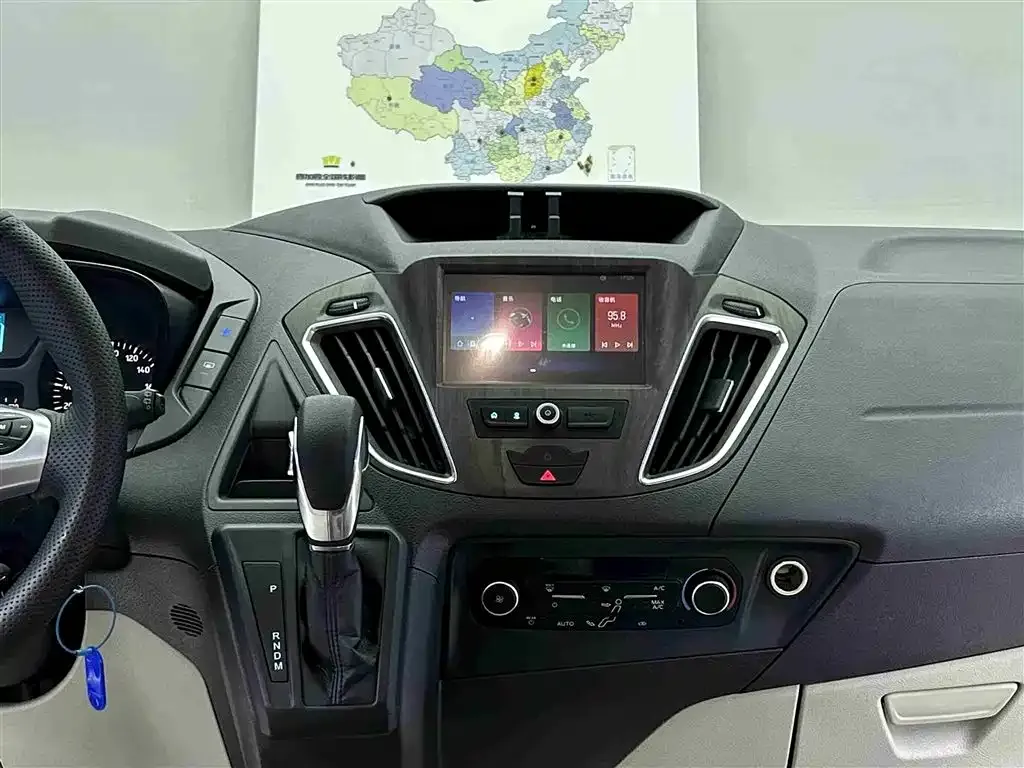 Ford Tourneo — фото 9
