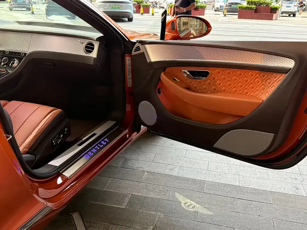 Bentley Continental 2022 из CN, фото 5