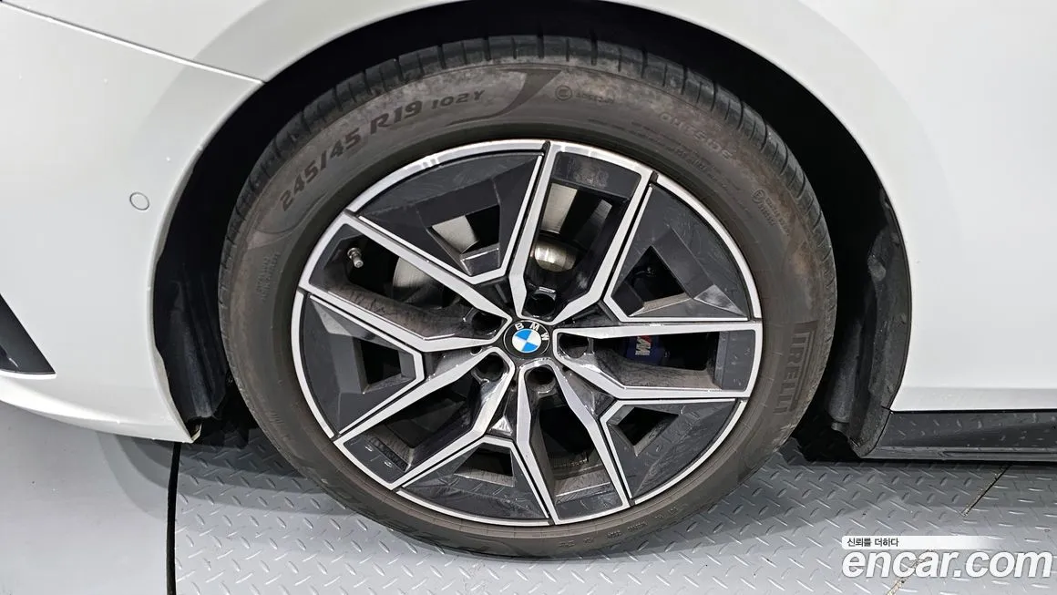BMW 5-Series 2025 из KR, фото 7