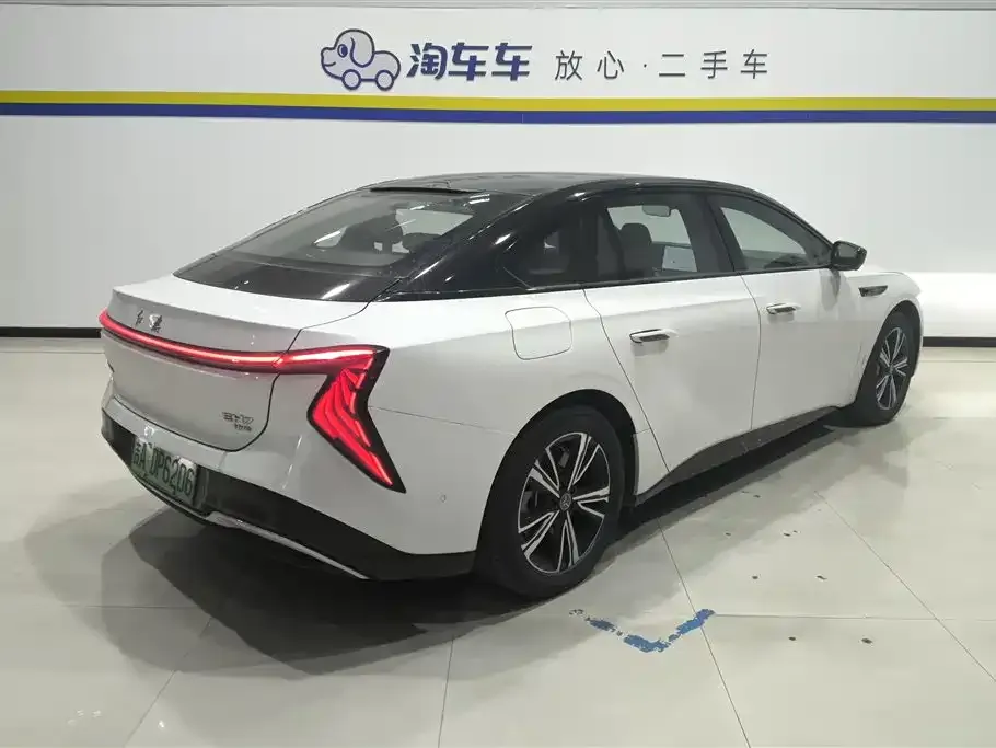 Hongqi EH7 — фото 2