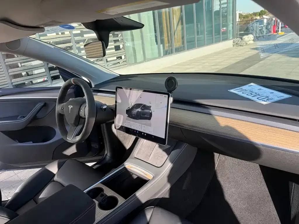 Tesla Model Y 2023 из CN, фото 2