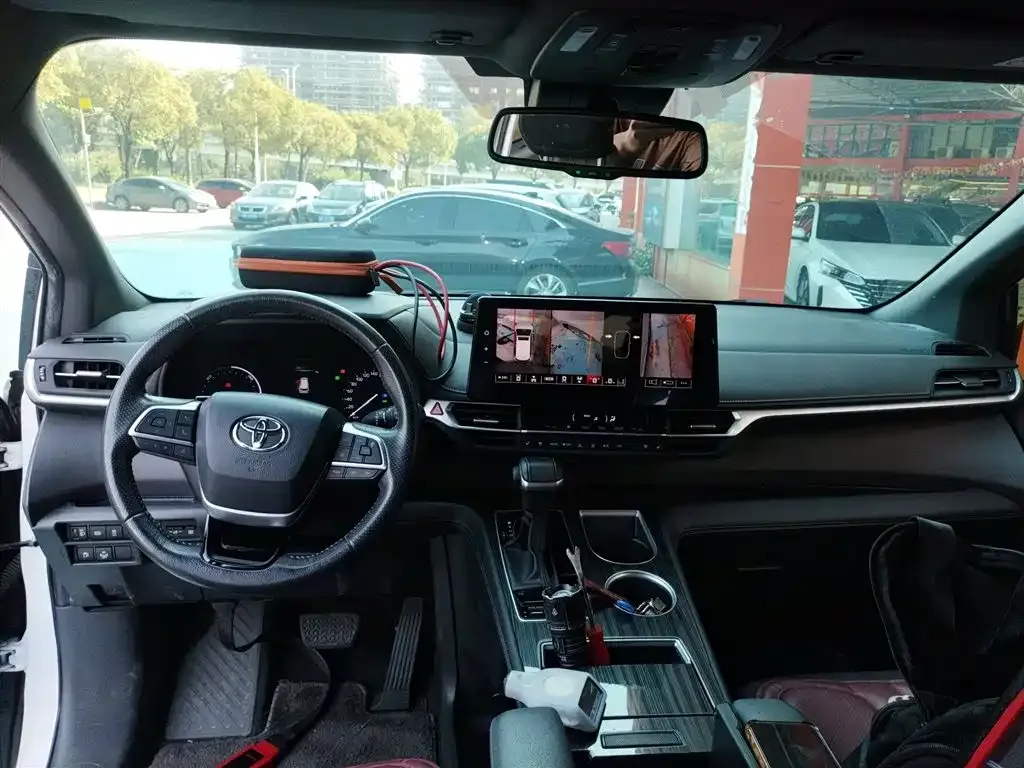 Toyota Sienna 2023 из CN, фото 6