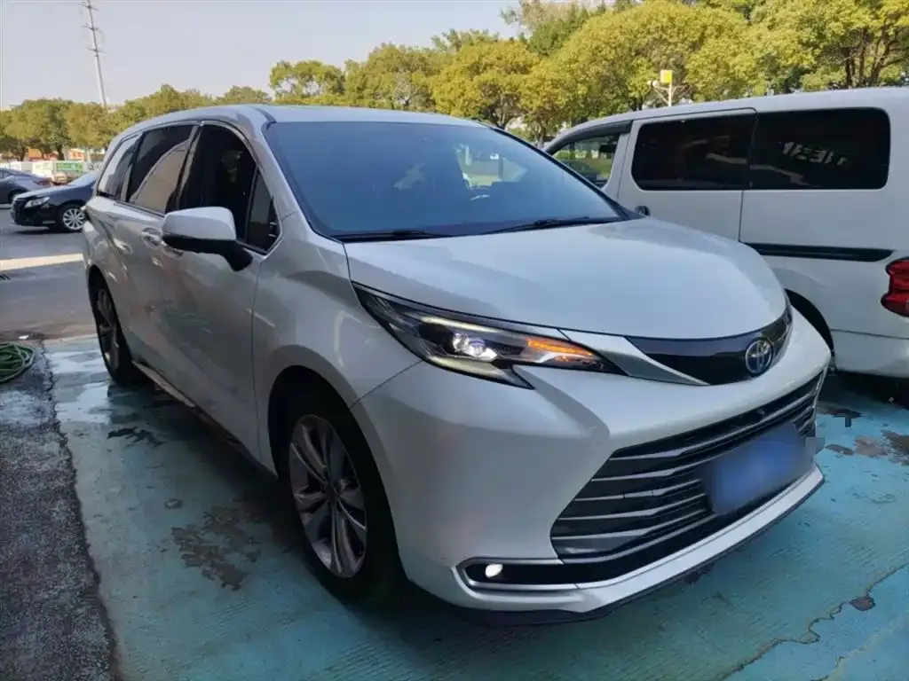 Toyota Sienna 2023 из CN, фото 5