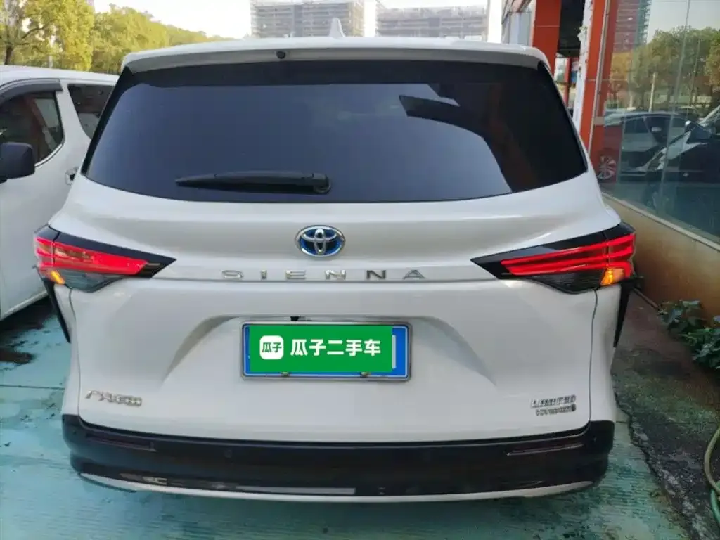 Toyota Sienna 2023 из CN, фото 2