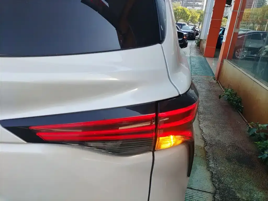 Toyota Sienna 2023 из CN, фото 4