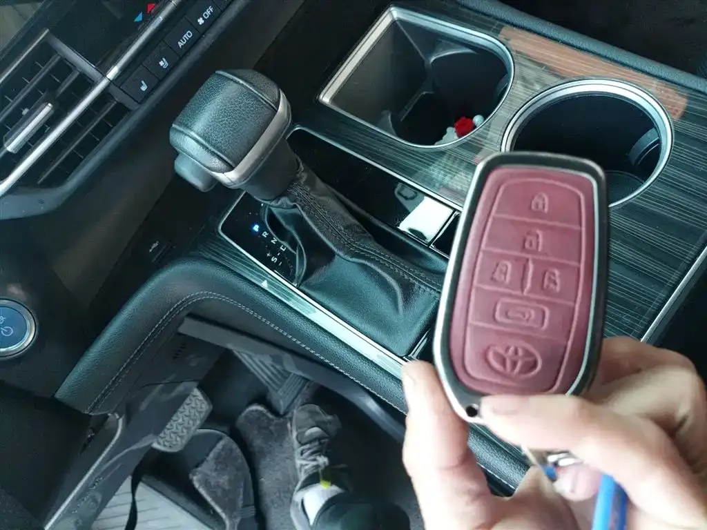 Toyota Sienna 2023 из CN, фото 3