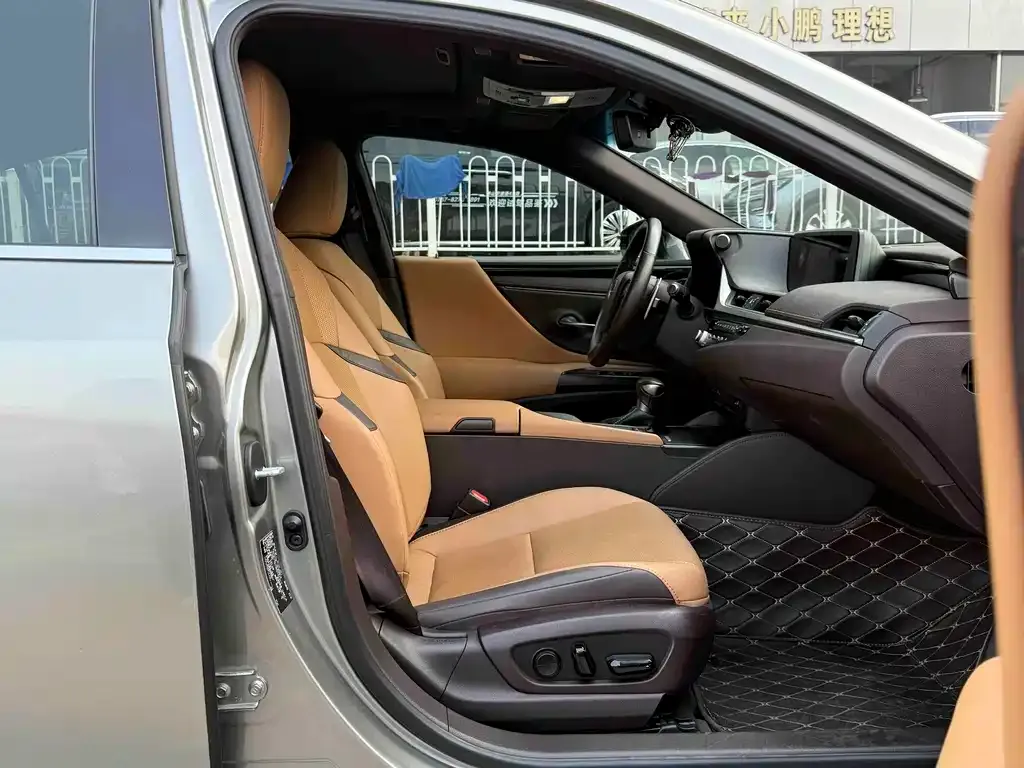Lexus ES 2021 из CN, фото 2