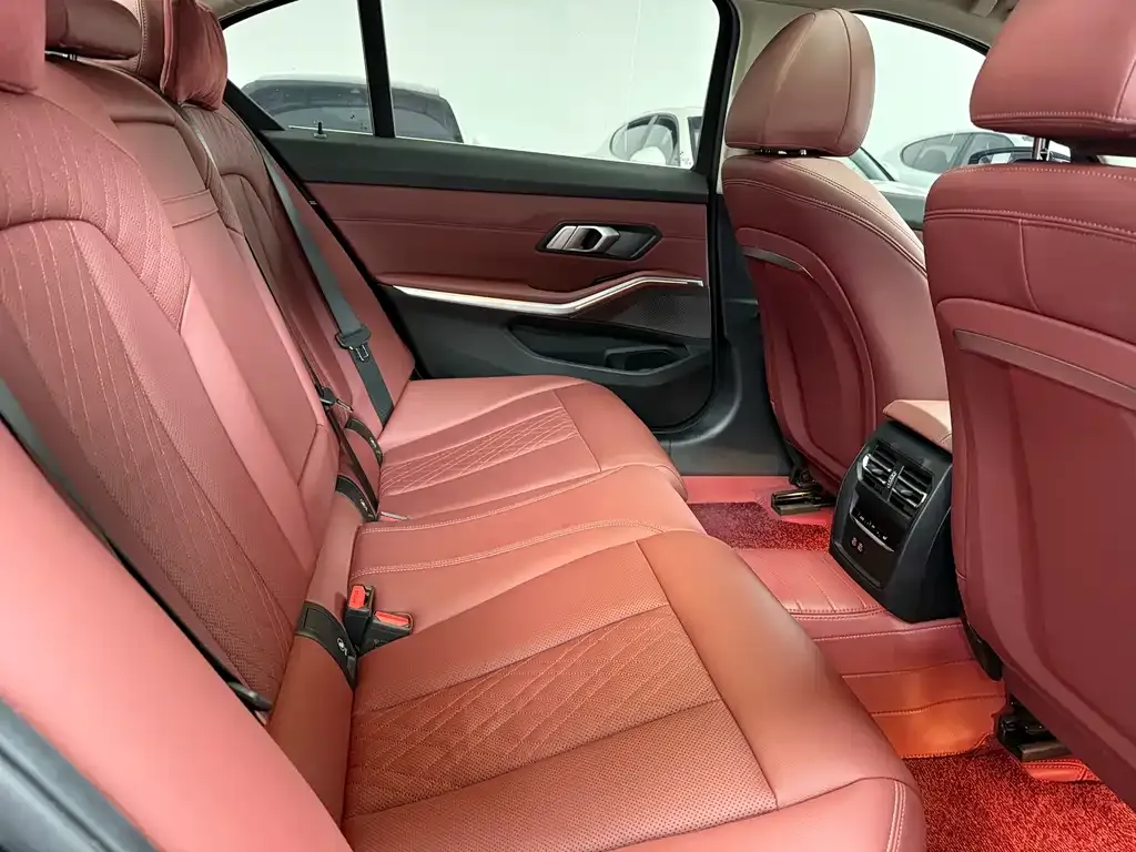 BMW 3 Series 2024 из CN, фото 4