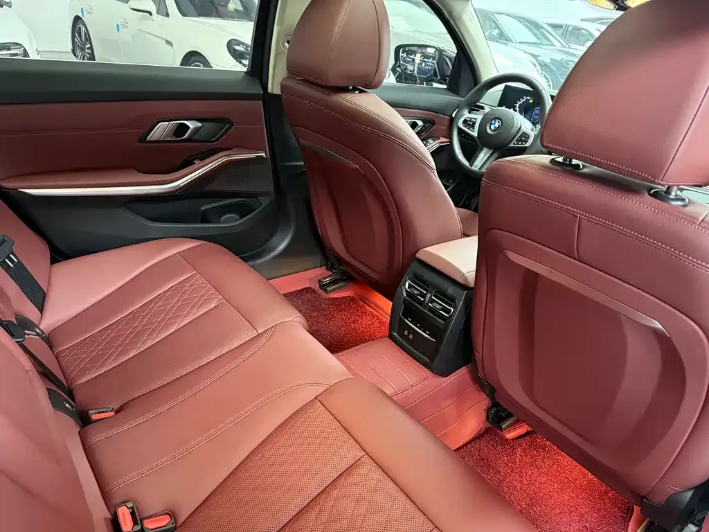 BMW 3 Series 2024 из CN, фото 10
