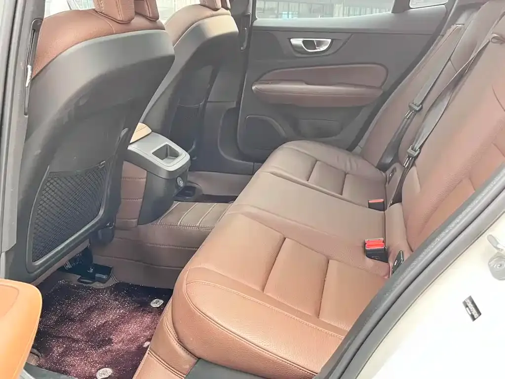 Volvo S60 2025 из CN, фото 10