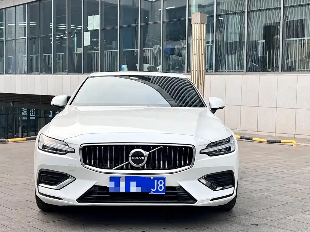 Volvo S60 2025 из CN, фото 5