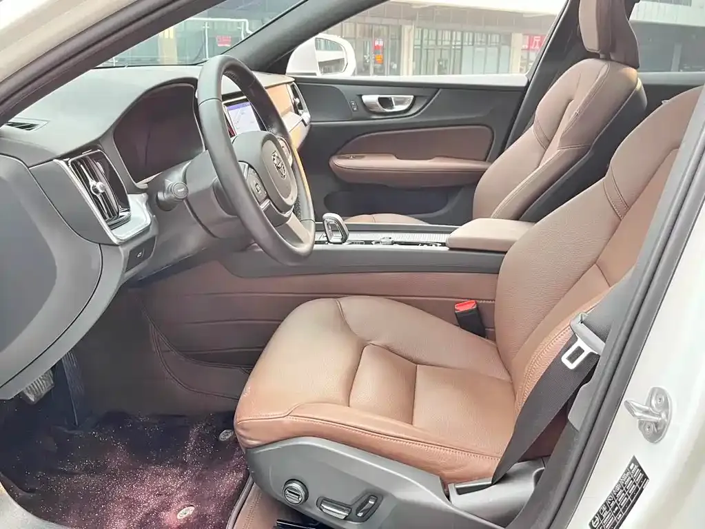 Volvo S60 2025 из CN, фото 9