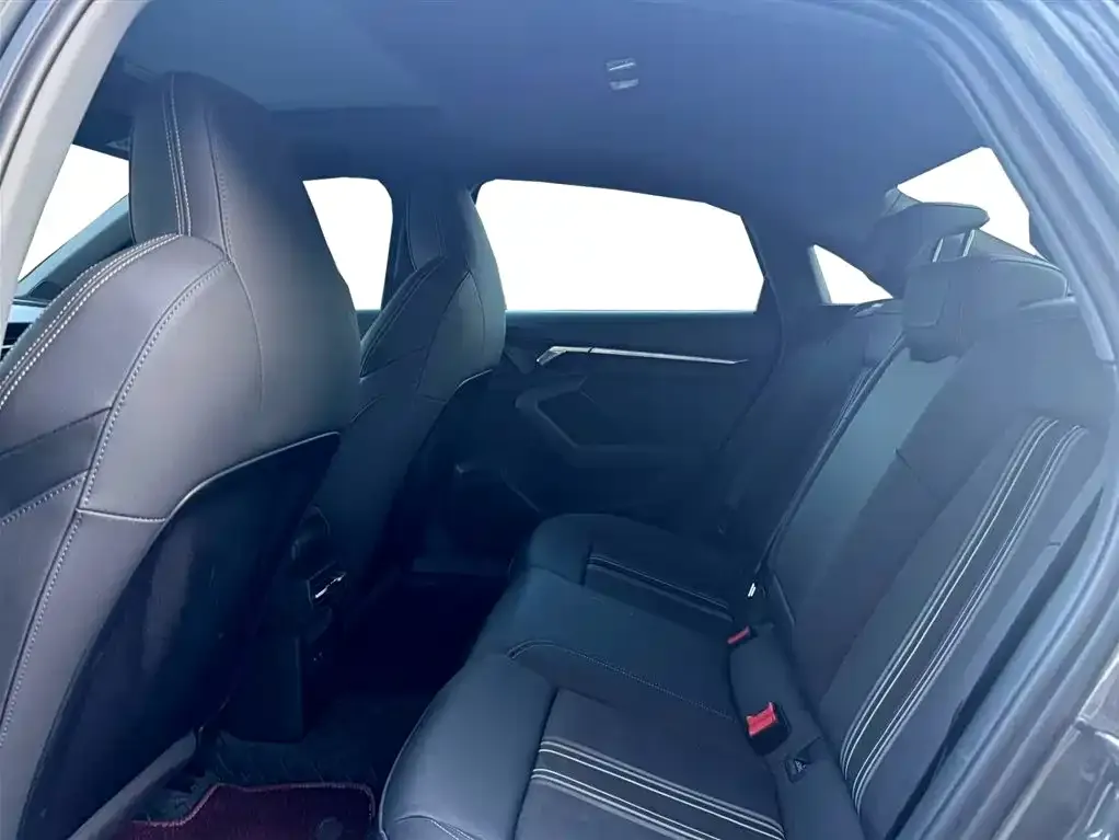 Audi A3 2023 из CN, фото 2