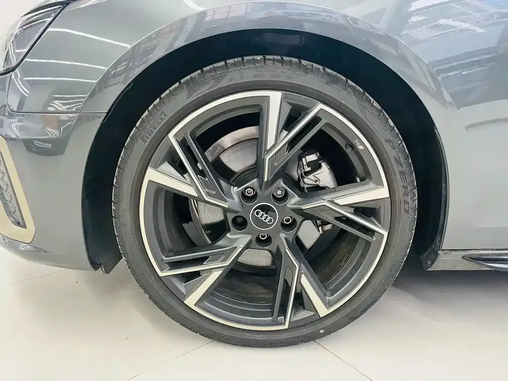 Audi A4L 2024 из CN, фото 3