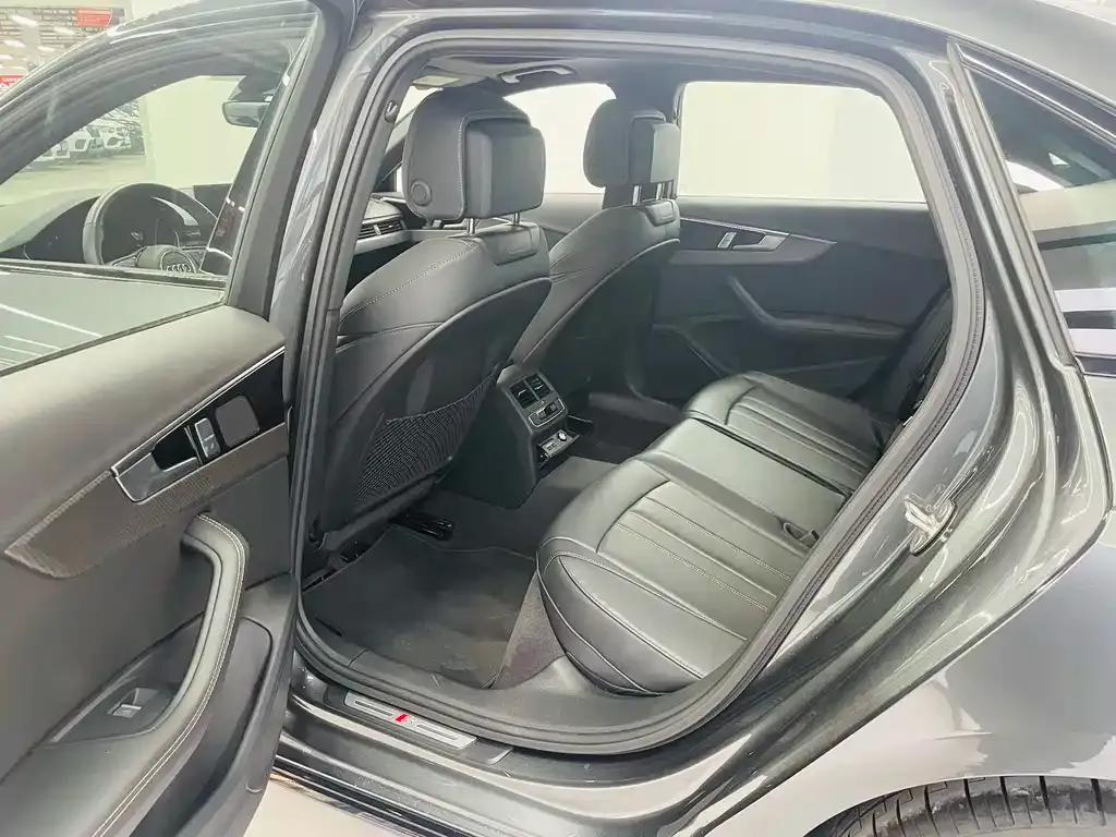 Audi A4L 2024 из CN, фото 6