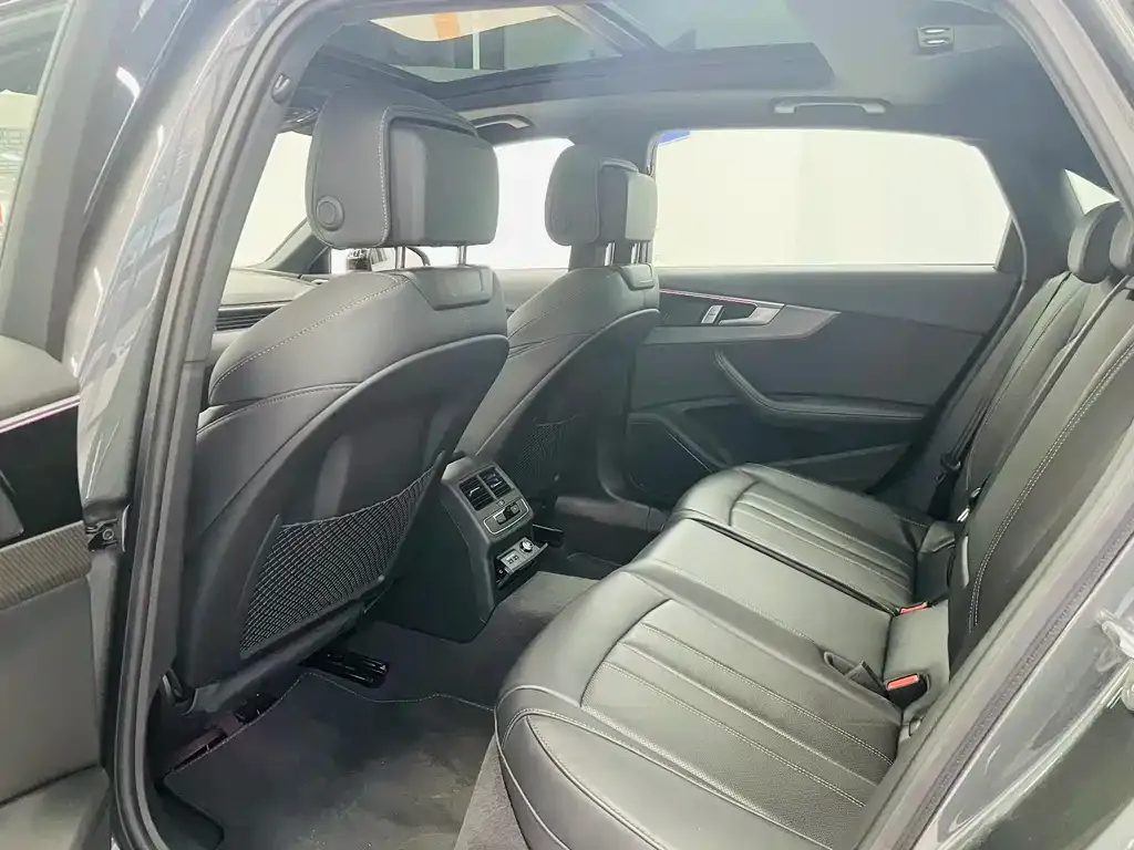 Audi A4L 2024 из CN, фото 4