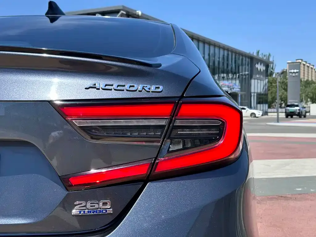 Honda Accord — фото 10
