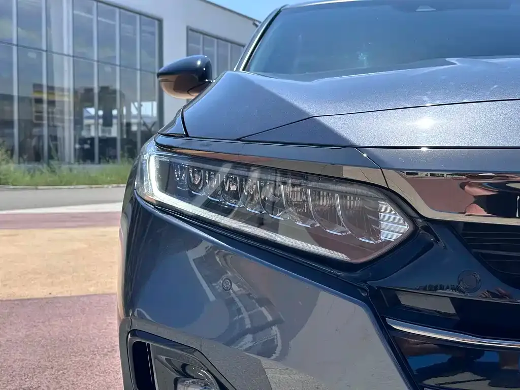 Honda Accord — фото 9