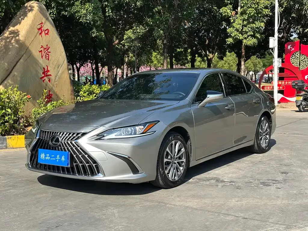Lexus ES — фото 1